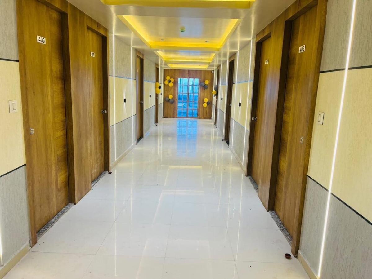 Oyo Florence Hotel Surat Exterior foto